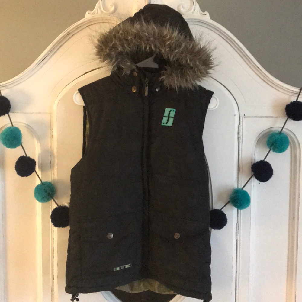 Forum snowboarding puffy vest